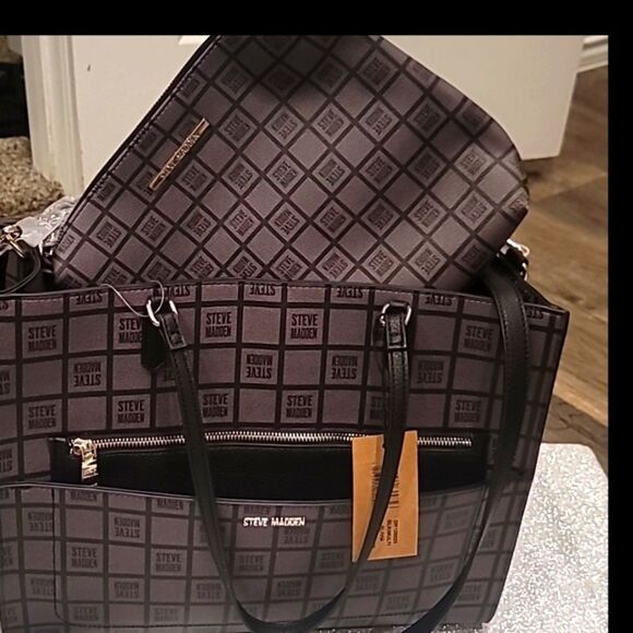 Steve Madden BLivia Logo Tote Bag w/Detachable Wristlet - Picture 5 of 12